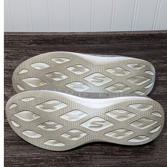 Skechers Women's Goga Max Gray Comfort Loafer Size 10 - Picture 6 of 6